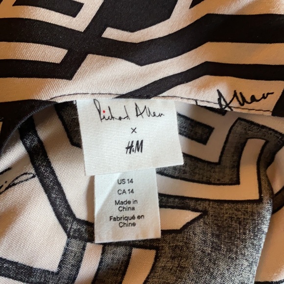 Richard Adler design. Long puff sleeves w/buttons - Picture 3 of 4